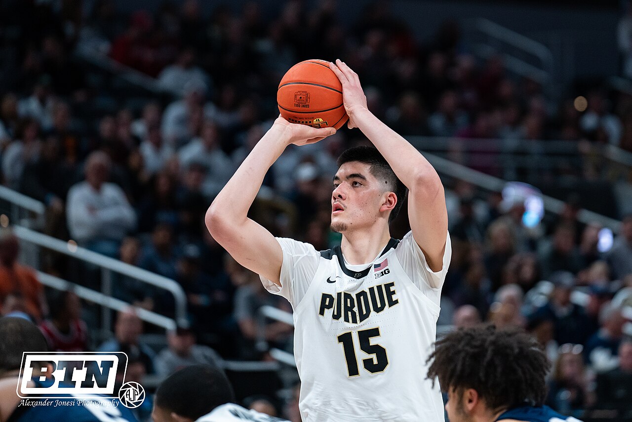 Zach Edey preparing a shot in a Purdue uniform in March 2022