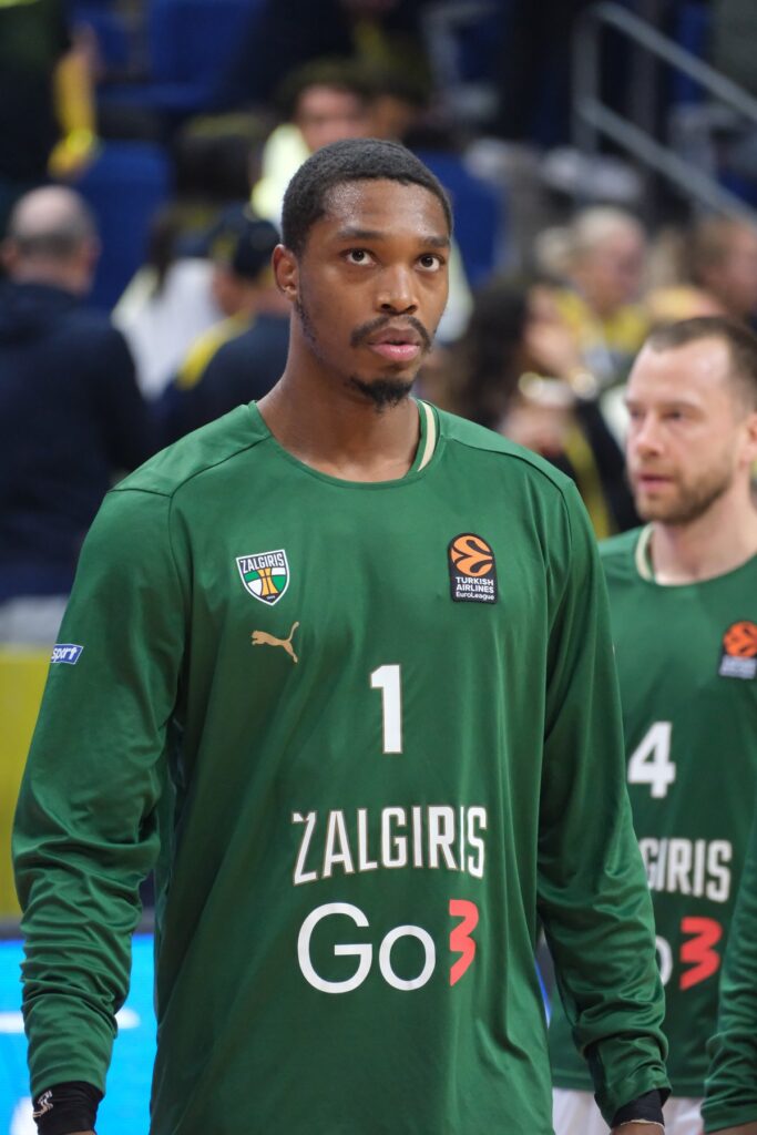 Lonnie Walker IV drives in a EuroLeague game for Zalgiris in January 2025