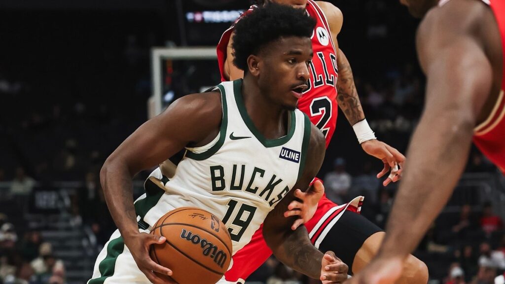 Milwaukee Bucks forward Kam Jones attacking during the preseason game against the Chicago Bulls