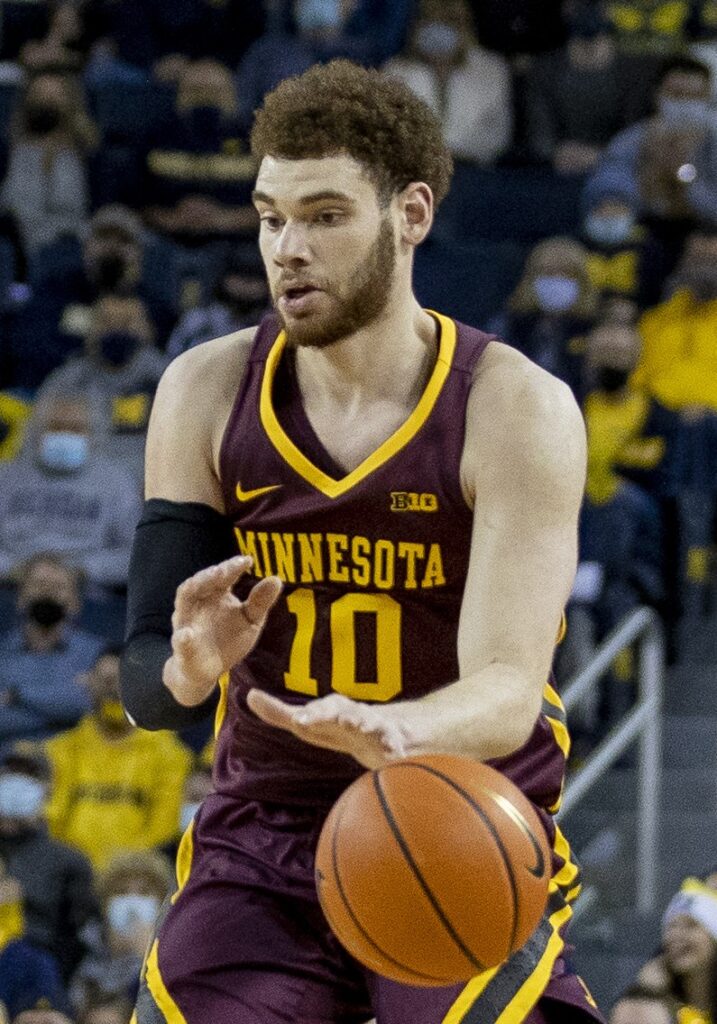 Jamison Battle of Minnesota in a college basketball game
