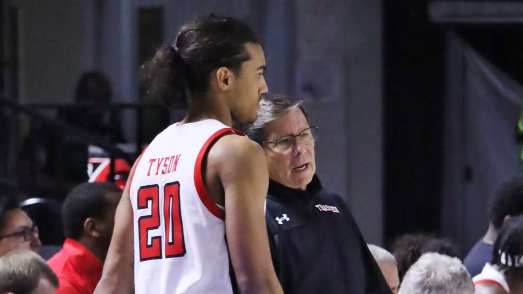 Jaylon Tyson talks with Texas Tech coach Mark Adams on the sideline in 2022