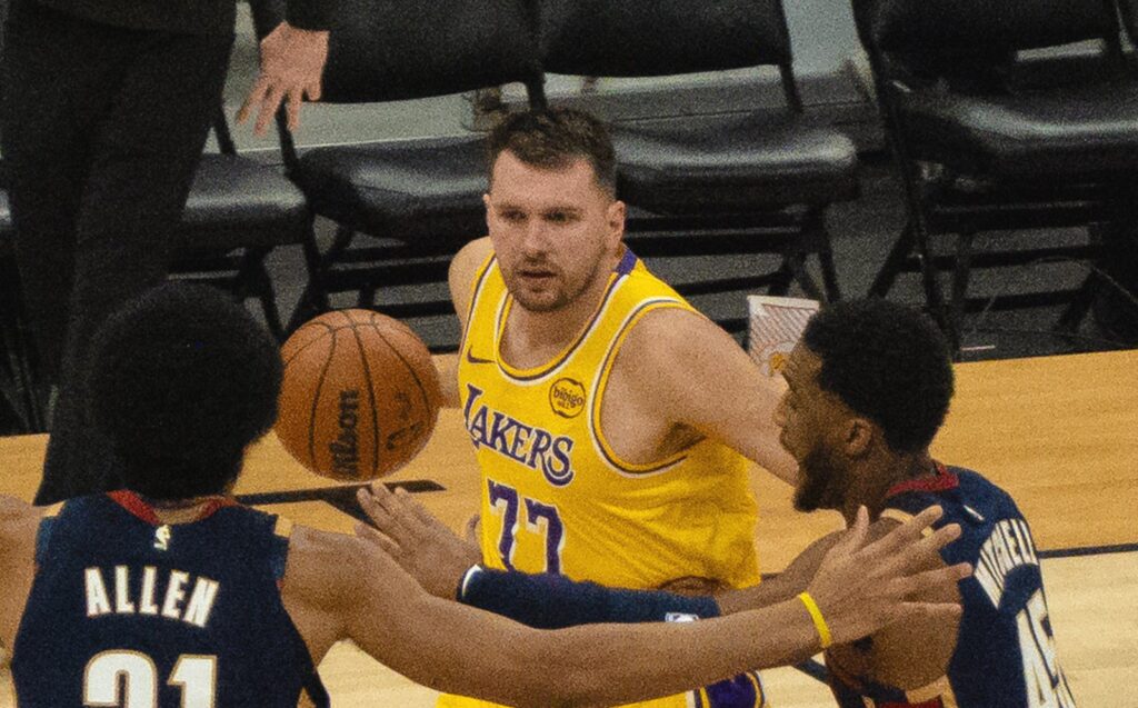 Luka Dončić handles the ball for the Lakers against the Cleveland Cavaliers