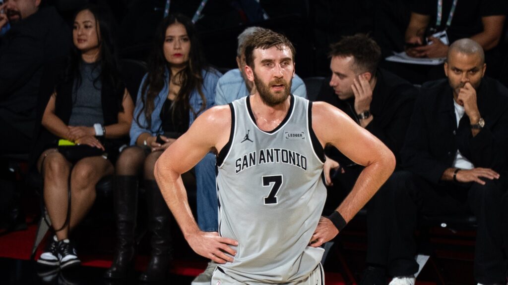 Luke Kornet in a gray San Antonio Spurs No. 7 jersey standing on the court at the 2025 NBA Cup in Las Vegas