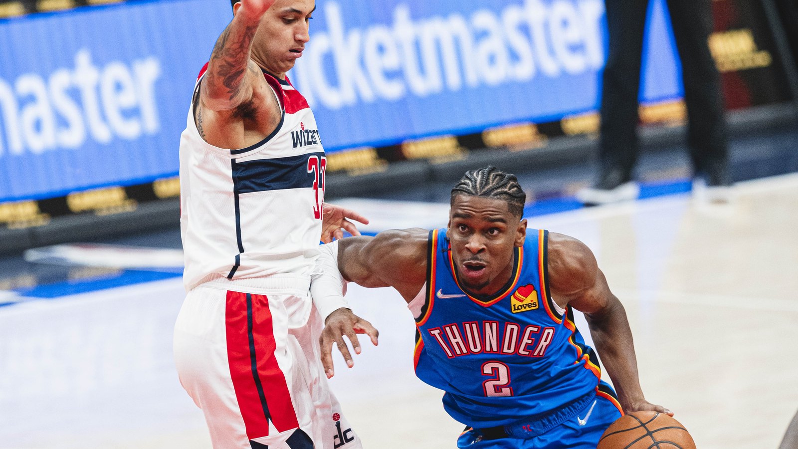 Shai Gilgeous-Alexander drives for the Oklahoma City Thunder against the Washington Wizards