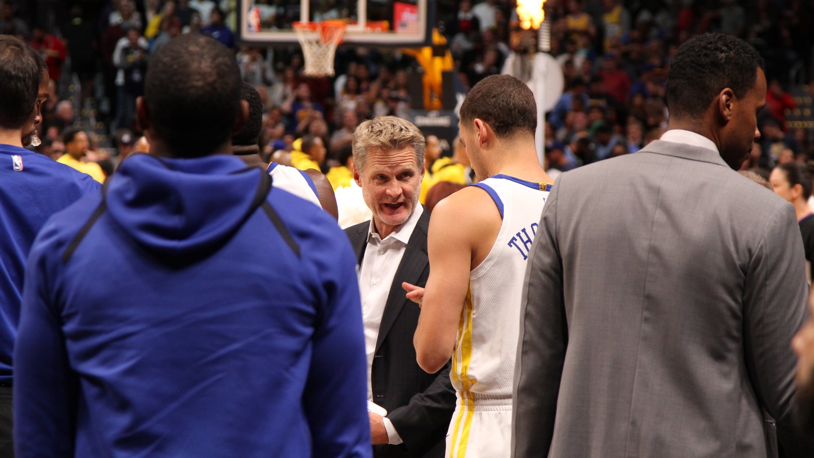 Warriors coach Steve Kerr talks with his players before a game