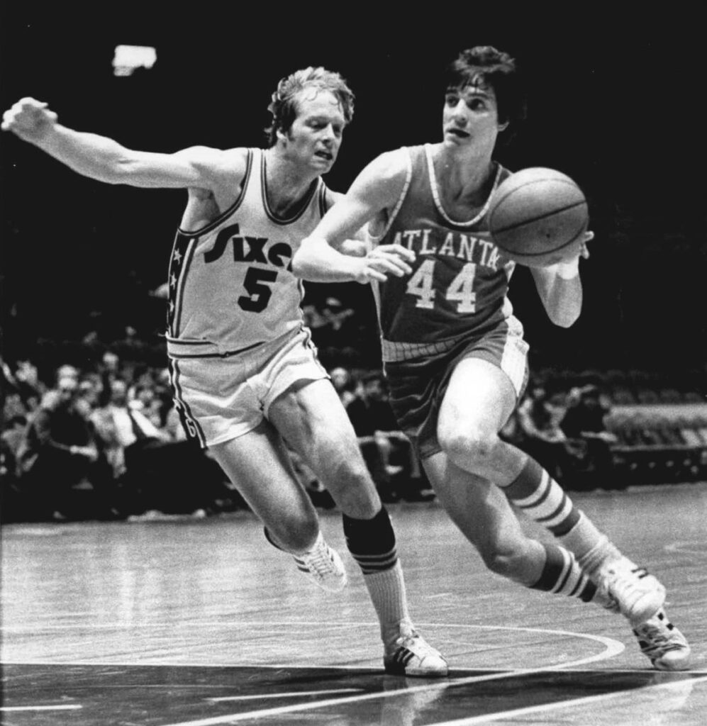 Philadelphia 76ers forward Tom Van Arsdale, wearing No. 5, defends Atlanta Hawks guard Pete Maravich