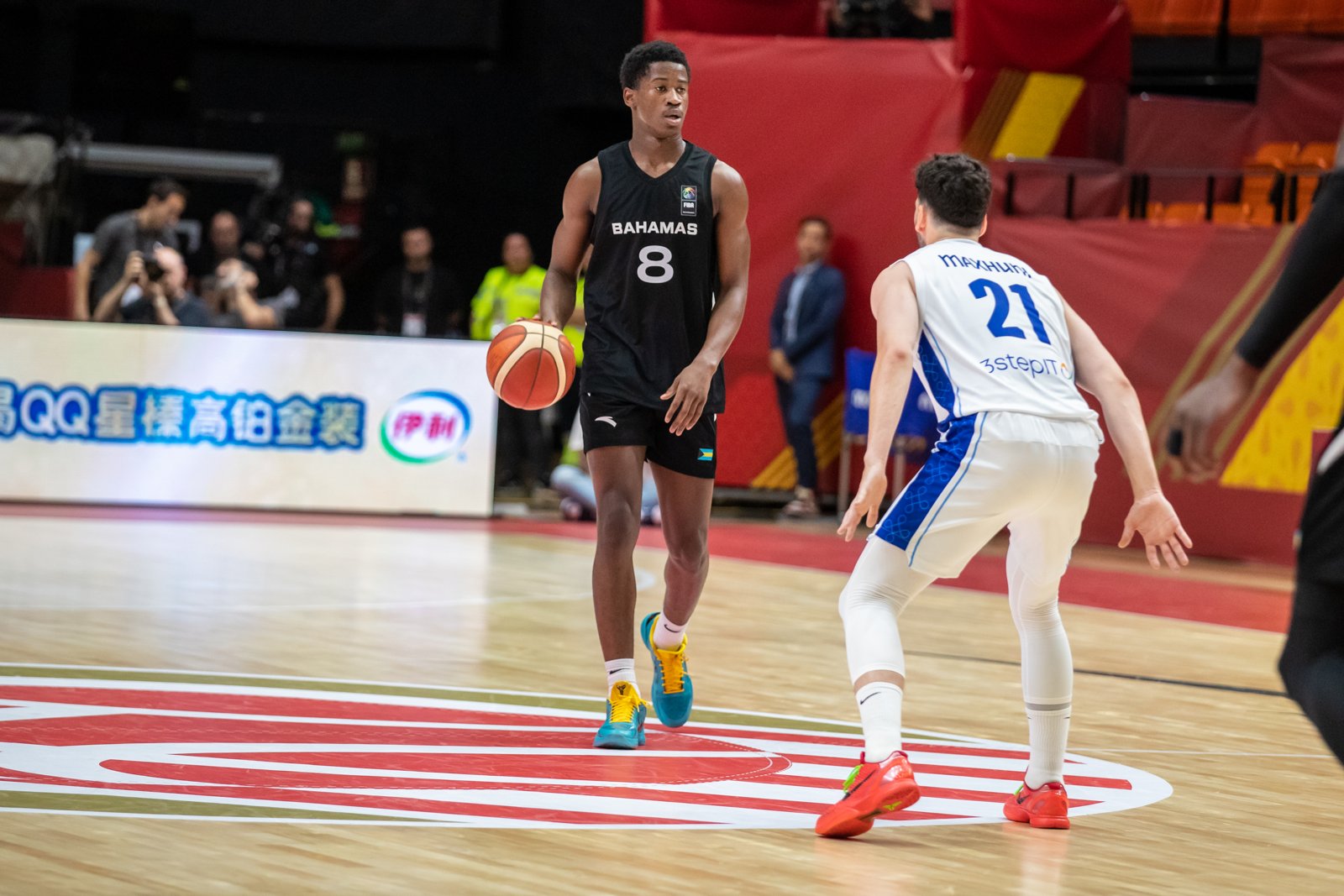 VJ Edgecombe dribbling the ball for the Bahamas